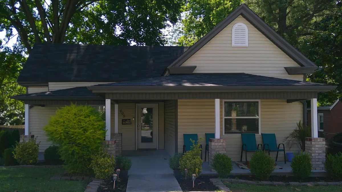 605 Martin Street, photo 2 of 2
