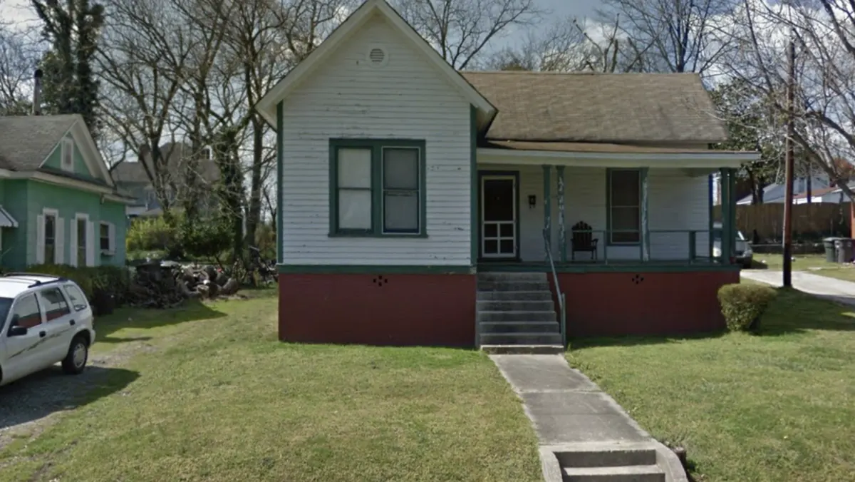 612 Martin Street, photo 1 of 2